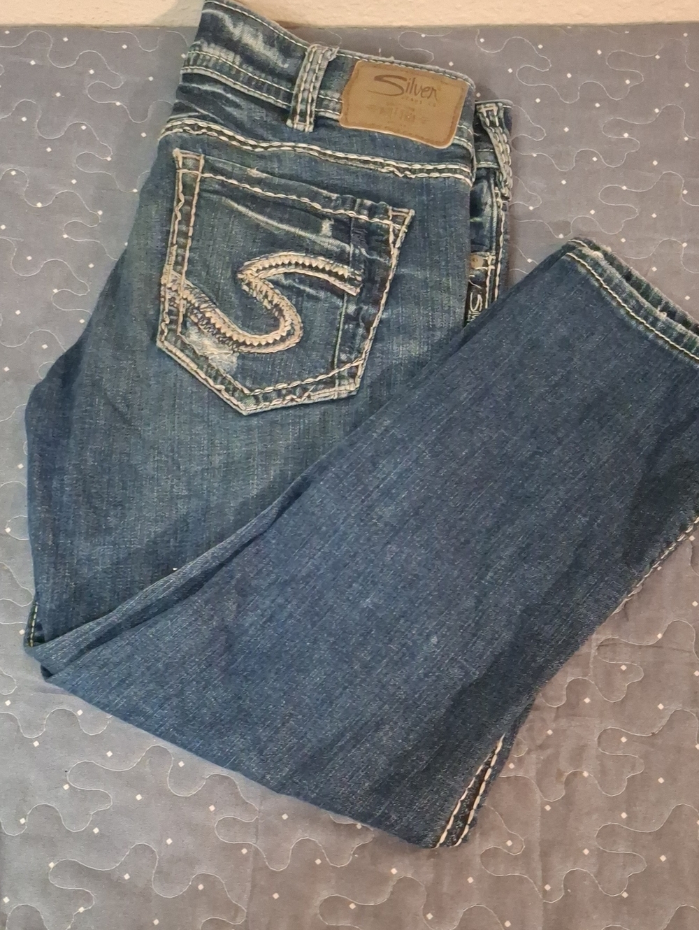 Silver Jeans Suki Capri Medium Blue Bootcut Jeans size 32